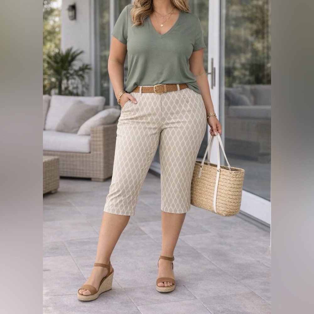 intro. Beige Patterned Woman’s Capri Power Stretch Pants Size 14